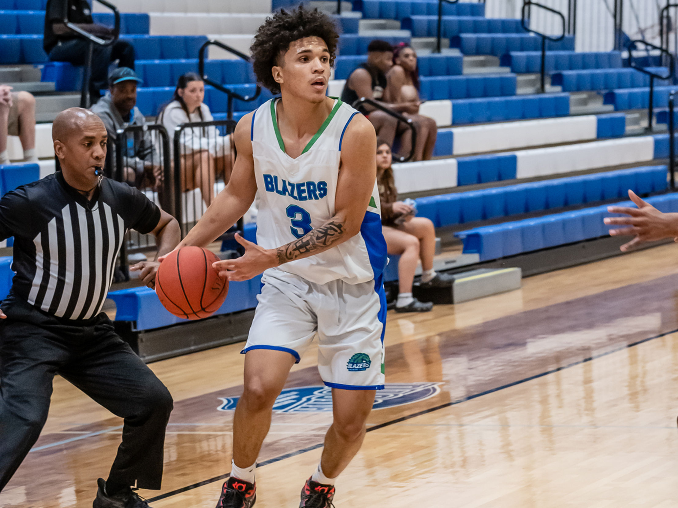 North Lake Completes Perfect League Record, Hosts District Tournament