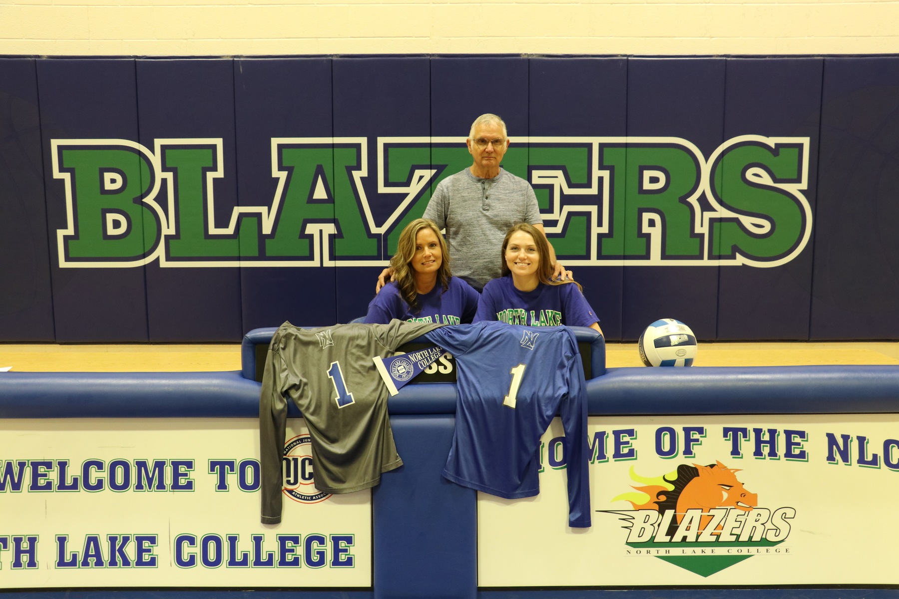 Lady Blazers Sign Madison Hand